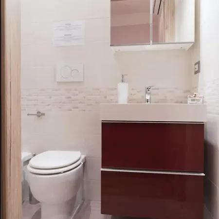 Luxury 招待所 *